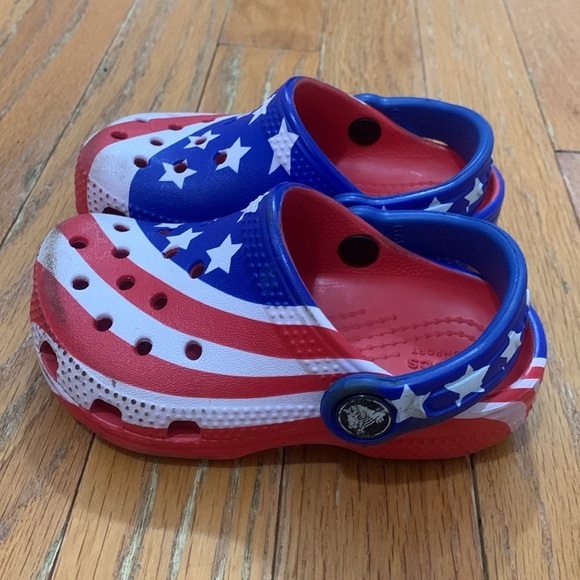 Boys Crocs American Flag Size 7 GUC - Picture 2 of 7